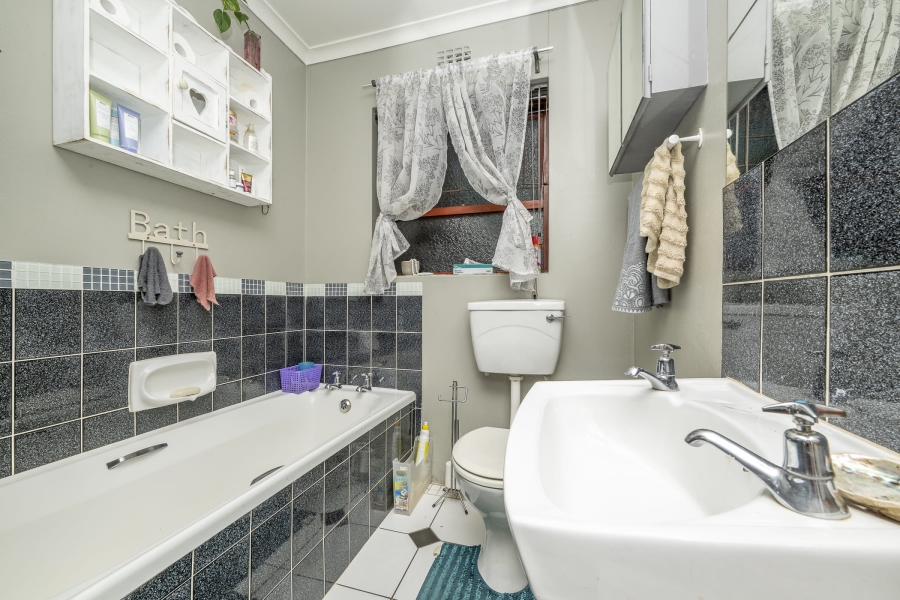 4 Bedroom Property for Sale in Protea Heights Western Cape
